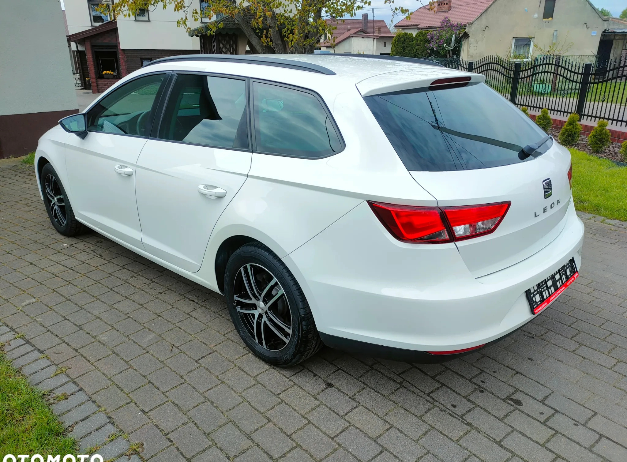 Seat Leon cena 36900 przebieg: 158000, rok produkcji 2014 z Sanok małe 352